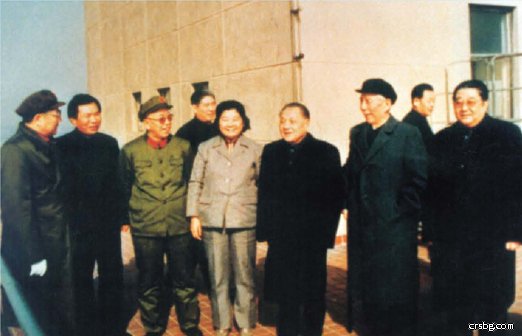 1985年2月2日鄧小平視察南京長(zhǎng)江大橋